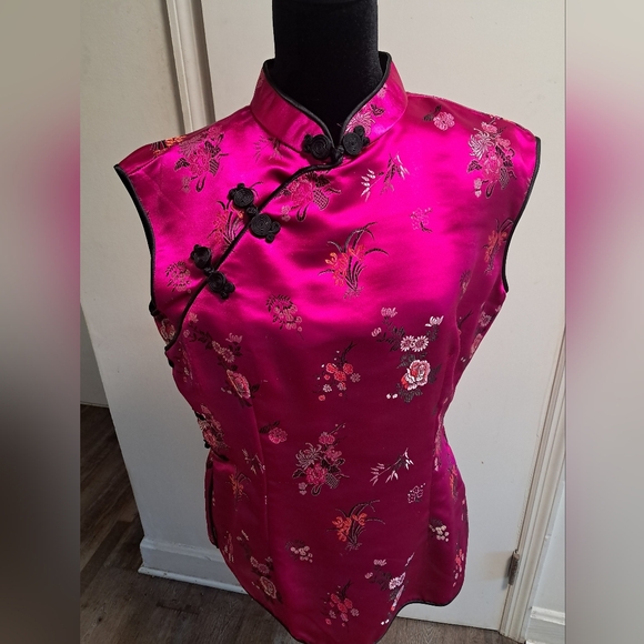 Tops - Absolutely gorgeous 100% silk Chinese top.